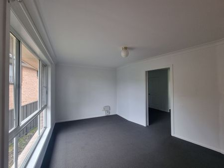 Three bedroom Family Home - Photo 4