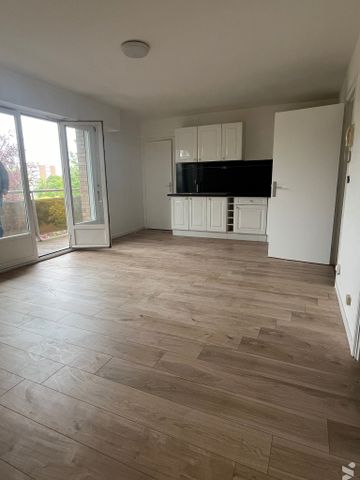 A louer Studio secteur St-Maur, 244 Av de la République. - Photo 3