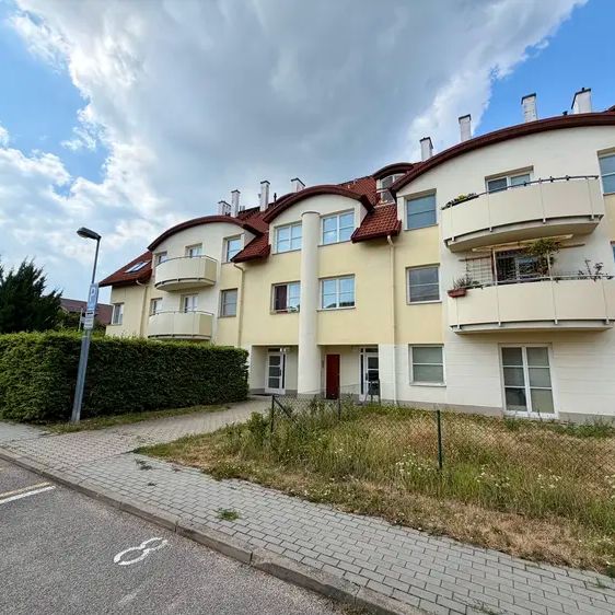 Pronájem zděného bytu 2+kk s balkonem, ulice Lesní, Bílovice nad Svitavou, CP 53 m - Photo 1