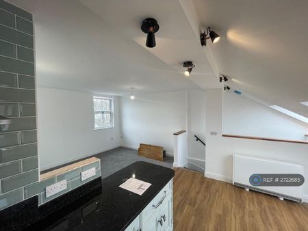 3 bedroom maisonette to rent - Photo 3