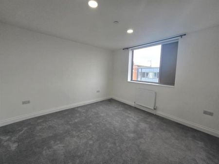 3 bedroom flat to rent - Photo 2