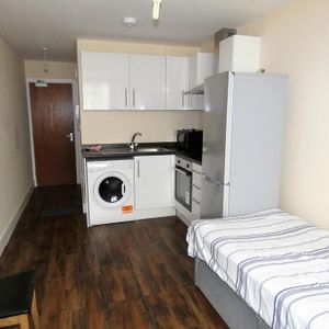 Studio to rent - Photo 2