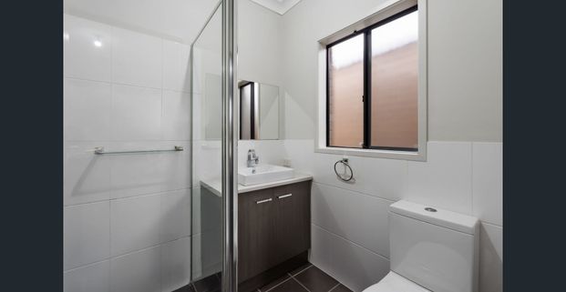 Contemporary Living in a Family-Friendly Location - Photo 1