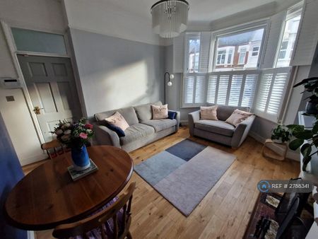 1 bedroom in a flat share to rent - Photo 2