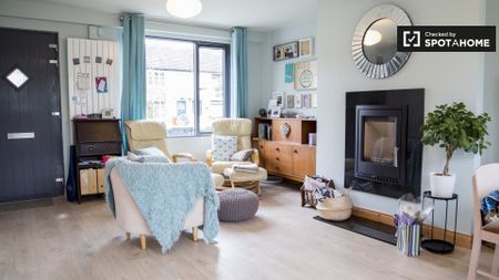 Room for rent in bright 2-bedroom home in Terenure, Dublin - Photo 2