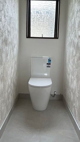 Large Family home in Unsworth Heights - Photo 2