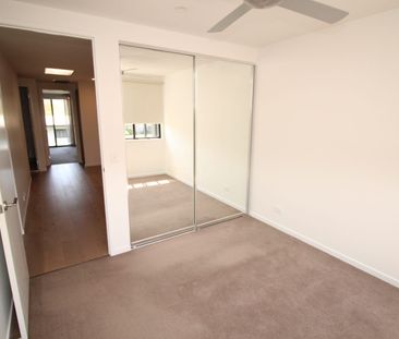 MODERN TOWNHOUSE LIVING - Photo 2