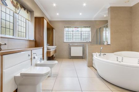 6 bedroom detached house to rent - Photo 2