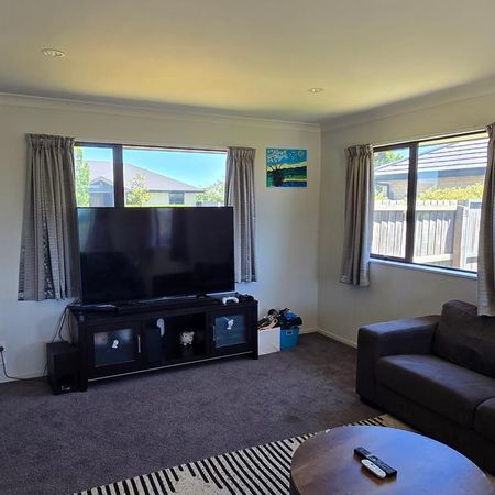 Well laid out 4-bedroom family home - Photo 2