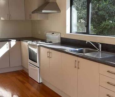 Bright, Comfortable 3 Bedroom Home - Photo 3