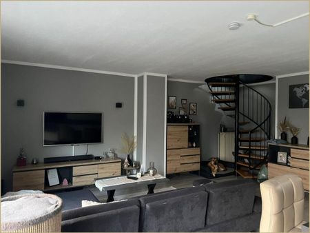 Dachgeschoss-Maisonette mit Balkon ins Grüne – modernes Wohnen in gepflegter Lage von Essen-Frintrop - Foto 3