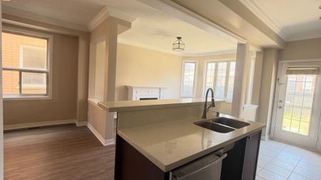 For Lease - 476 Mahogany Court, Pickering, Ontario - Photo 3