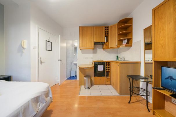 Flat 13 Cartwright Gardens, Bloomsbury WC1H 9EH - Photo 1