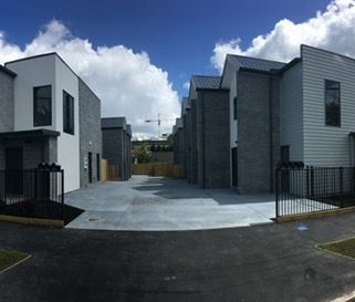 Two bedroom town house with walk in wardrobes - Photo 5