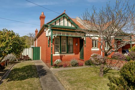 13 Hoddle Street, Elsternwick VIC 3185 - House For Rent | Domain - Photo 2