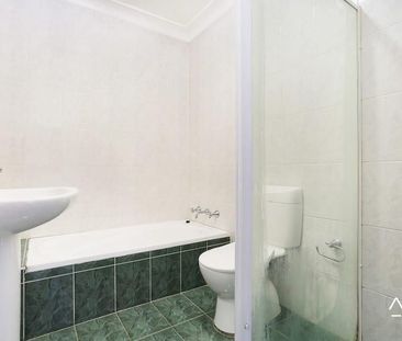 Three Bedroom townhouse in Great Location - Photo 1