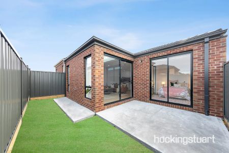 GREAT FAMILY HOME IN PRIME LOCATION - Photo 5