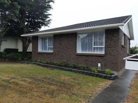 Charming 3BR Home in Churton Park - Photo 4