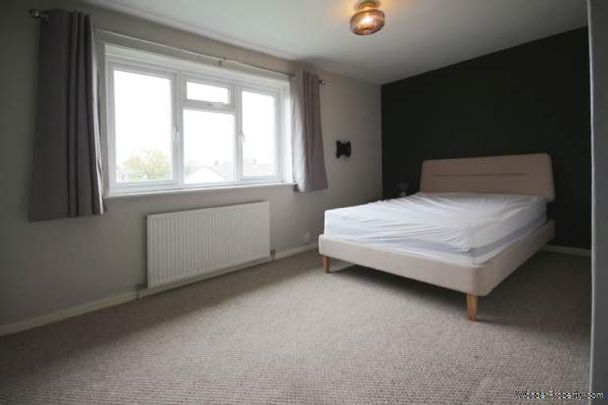 2 bedroom property to rent in Bracknell - Photo 1