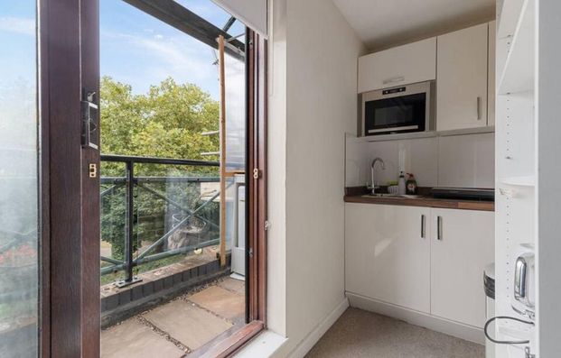 1 bedroom flat to rent - Photo 1