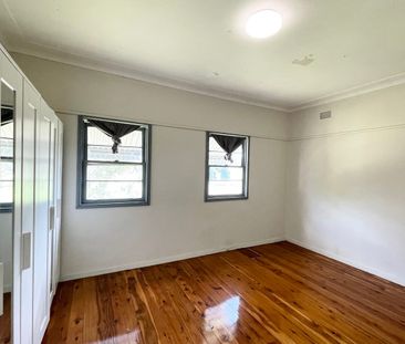 Spacious 4 Bedroom Home Featuring a Large Private Backyard - Photo 3