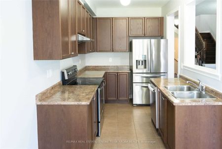 For Lease - 3 Chesterwood Crescent, Brampton, Ontario - Photo 2