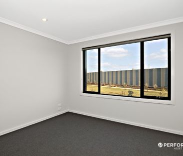 22 Adenmore Cct, Deanside VIC 3336 - House For Rent | Domain - Photo 6