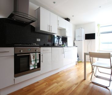 Room in a Shared Flat, Copenhagen Place, E14 - Photo 6