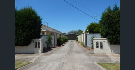 Cosy Unit in Perfect Location! - Photo 5