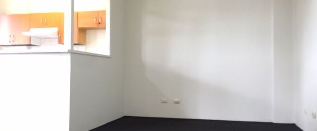 Central Newtown Location with Parking! - Photo 1