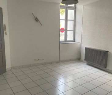Appartement F3 au rez de chaussée à louer à SAINT VALLIER - Photo 1