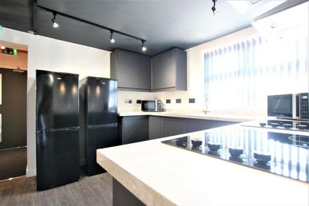 1 bedroom in a house share to rent - Photo 3