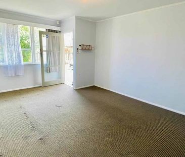 1.5 bedroom unit with carport - Photo 2