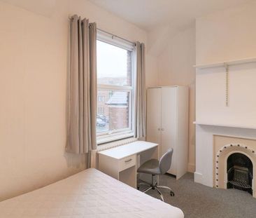 5 bedroom terraced house to rent - Photo 4