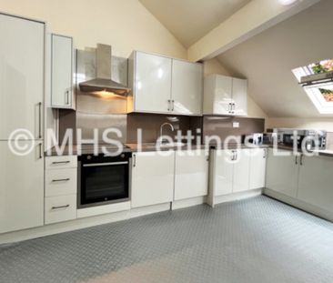 6 Bedroom Mid Terraced House for rent in Regent Park Terrace - Photo 2