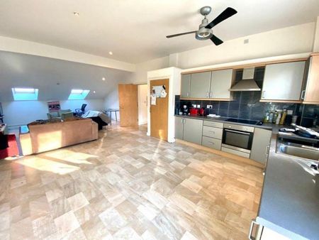 3 bedroom flat to rent - Photo 2