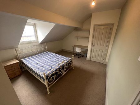 1 bedroom in a house share to rent - Photo 2