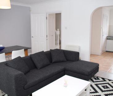 3 bedroom flat to rent - Photo 2