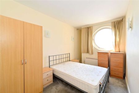 A well appointed two bedroom apartment set on the fourth floor of this modern development in the heart of Wapping, near to St Katharine Docks and Tobacco Dock. - Photo 5