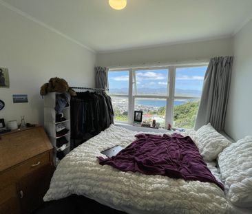 3 Bedrooms in Melrose - Photo 2