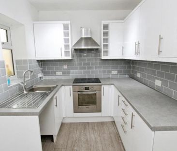 If you are looking for a well presented two bedroom house to rent i... - Photo 4