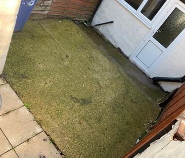 2 bed Terraced - To Let - Photo 6