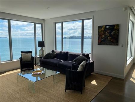 BEACHFRONT PENTHOUSE APARTMENT - FULLY FURNISHED - Photo 5