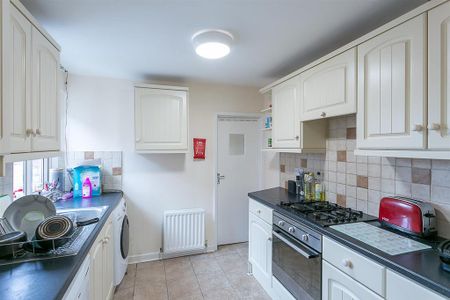 4 bedroom maisonette to rent - Photo 4