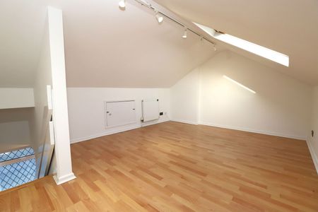 Neston Road, Walshaw, Bury, BL8 3DB - Photo 3