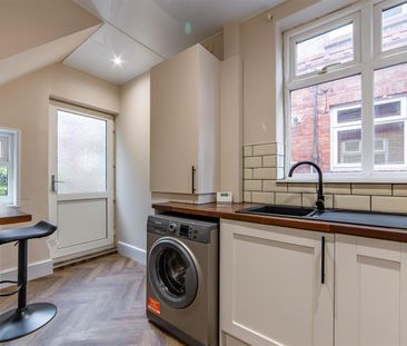 2 bed flat to rent in Ferndene Grove, High Heaton, NE7 - Photo 5