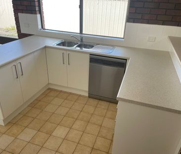 NEW KITCHEN - WALK TO SHOPS & BUS - Photo 2