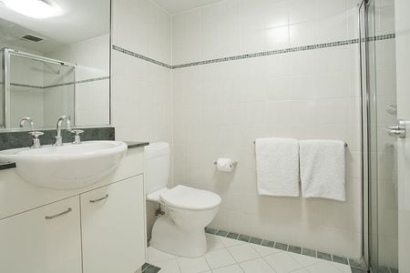 Bridgeport | Renovated Furnished Studio - Photo 4