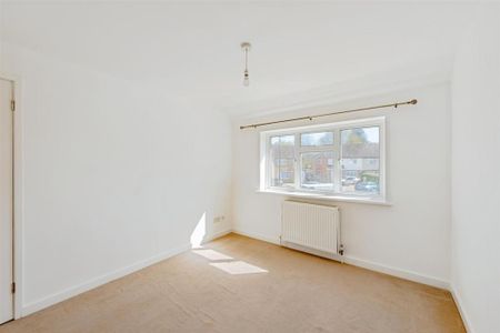 3 bedroom semi-detached house to rent - Photo 4