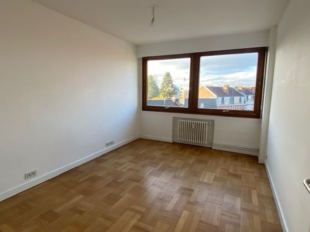 Location Appartement 4 pièces 90m² LAMBERSART 59130 - Photo 4